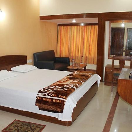 Marina Beach House Hotel Puri Buitenkant foto