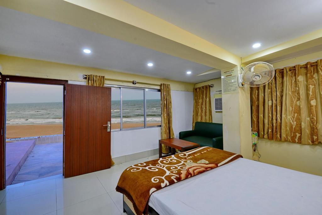 Marina Beach House Hotel Puri Buitenkant foto