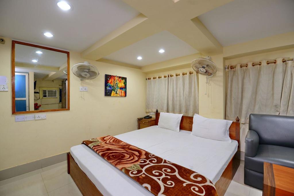Marina Beach House Hotel Puri Buitenkant foto