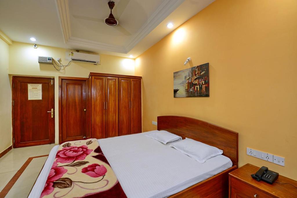 Marina Beach House Hotel Puri Buitenkant foto