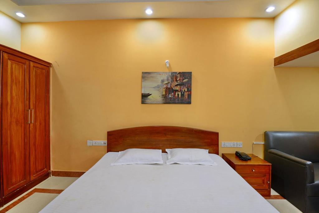 Marina Beach House Hotel Puri Buitenkant foto